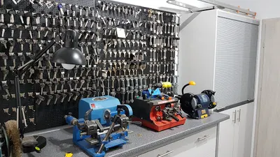 MAD DORABIANIE KLUCZY, WYMIANA BATERII, OSTRZENIE